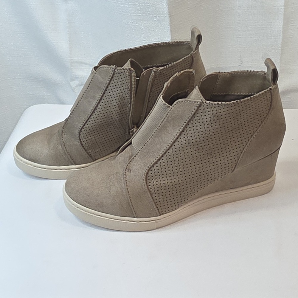 A New Day Women Kolie Microsuede Hidden Wedge Sneakers Womens Size 6